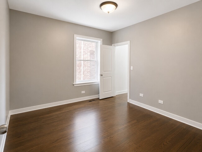 Photo - 7817 S Aberdeen St Unidad 1