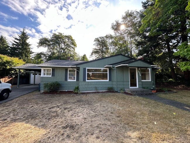 Building Photo - Burien - Recently Renovated 2 Bedroom / 1.5 Bath with Normandy Park Beach Rights