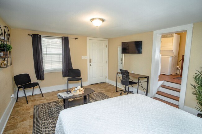 Photo - 613 Virginia Blvd Unit Virginia #B