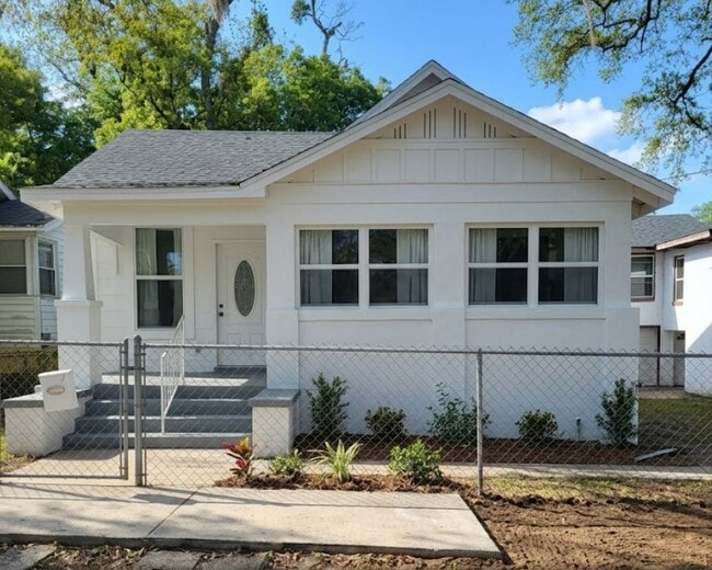 Photo - 324 Nixon St
