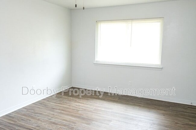 Photo - 2027 Lee St