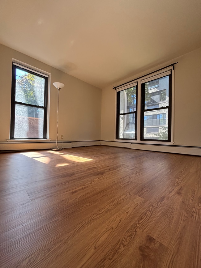 Building Photo - 10 Juniper St Unit 35