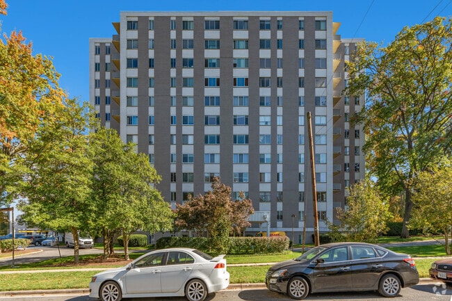 4977 Battery Ln - Whitehall Condominium