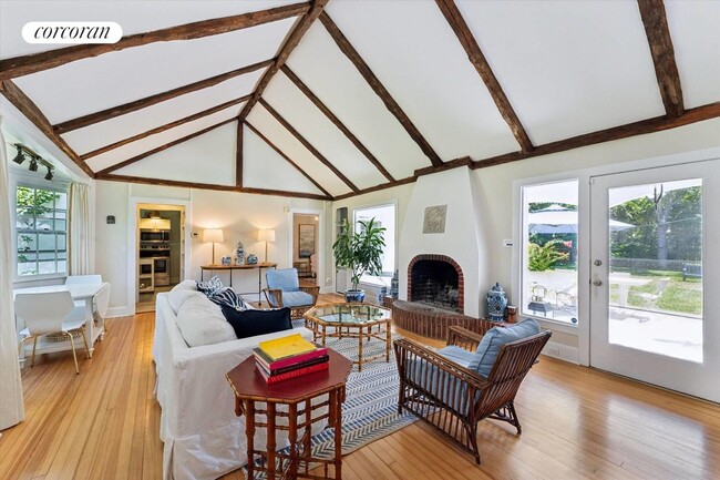 Photo - 35 Sheppard St