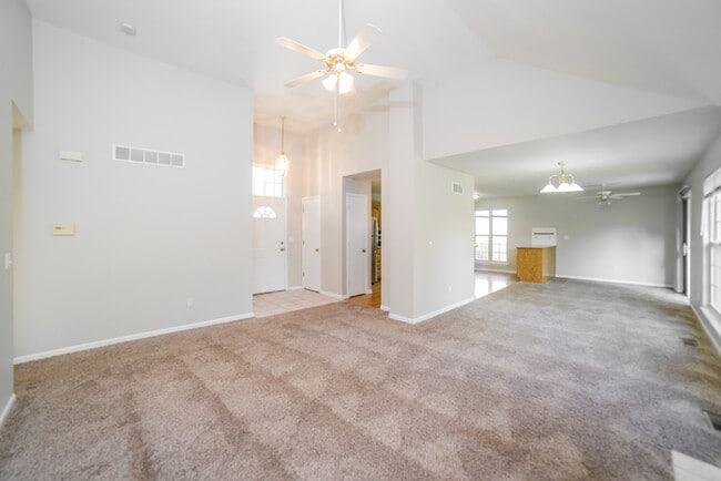 Photo - 117 E Foxwood Dr