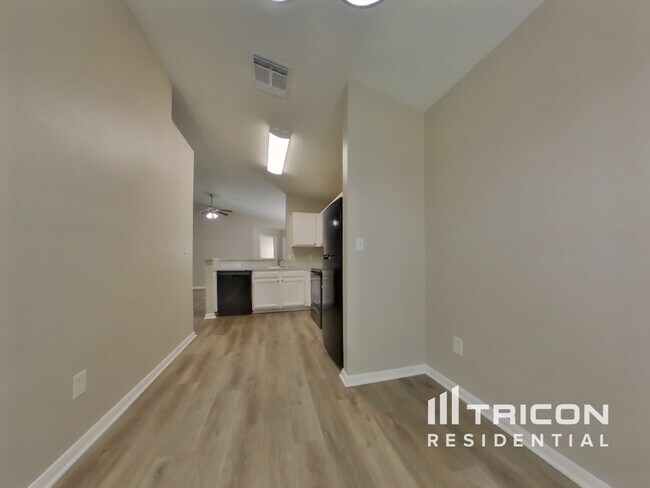 Photo - 3254 Kelling St