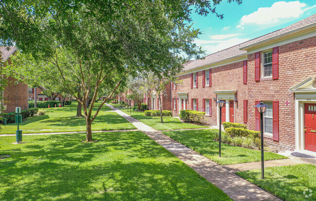 Carlton Arms of Winter Park Apartments For Rent in Winter Park, FL