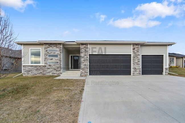 Building Photo - 16893 Madison Cir