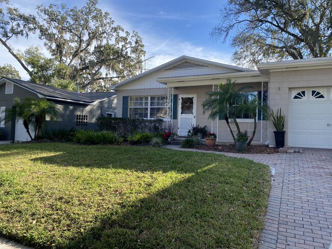 Building Photo - 612 Stetson St