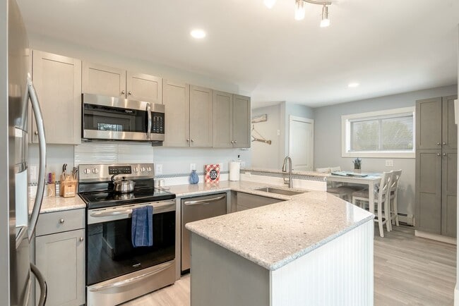 Photo - 1073 Post Rd