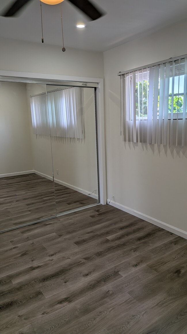 mirror closet in bedroom - 3600 W 139th St Unit F