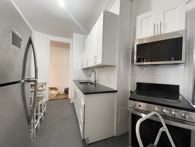 Photo - 712 W 180th St Apartment Unit 32