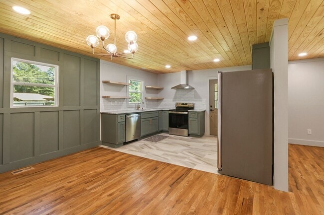 Photo - 614 Holland Ct SW