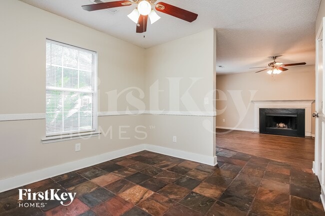 Photo - 2561 Realm St