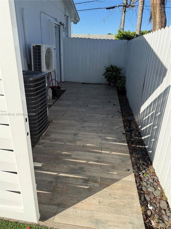 Building Photo - 15740 SW 102nd Pl Unit 0