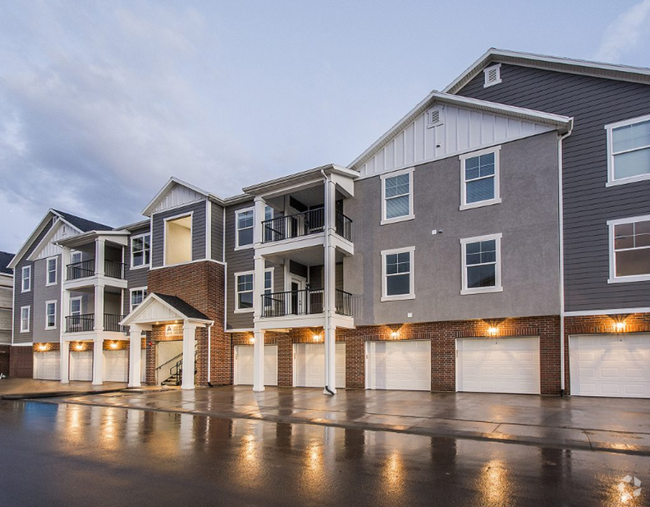Building Photo - Reduced price Rental