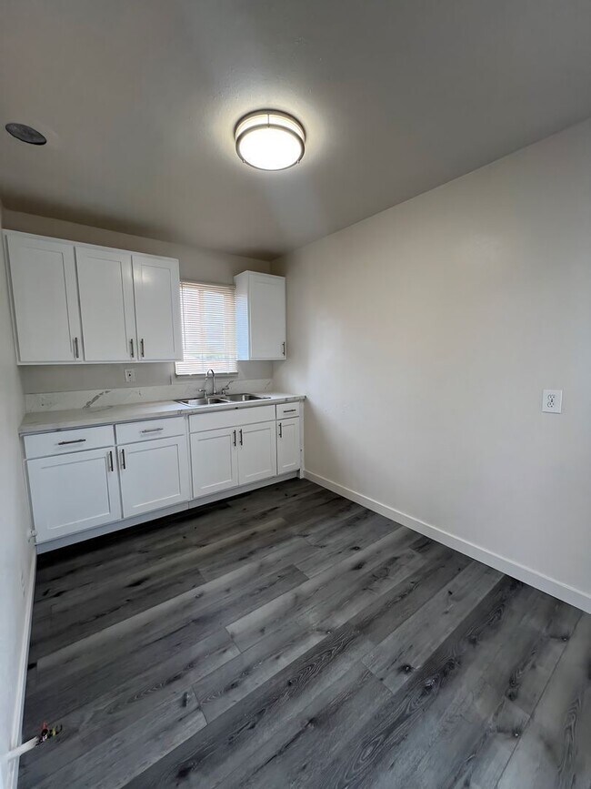 10019 S Hoover St Unidad 7a