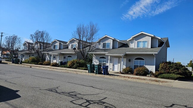 Photo - 2631-2631 Howard St Unit PIN #64 - 2631 Howard Street