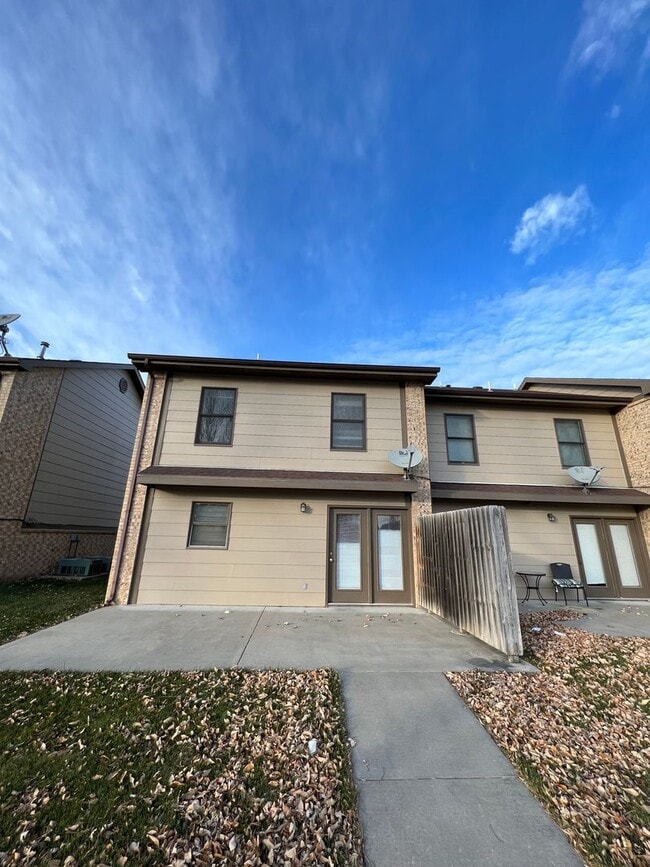 Photo - 727 W 8th St Unit 2