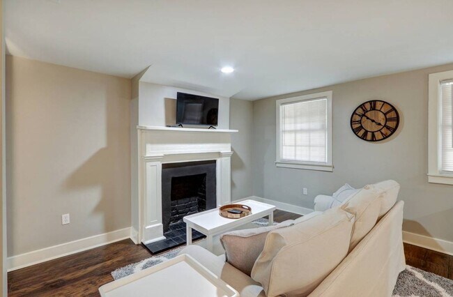 Photo - Large Downtown Charlton Street 1BR/1BA Con...