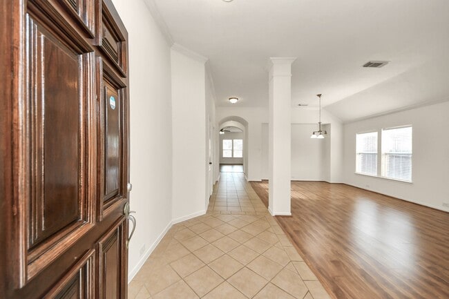 19122 Mission Manor Ln