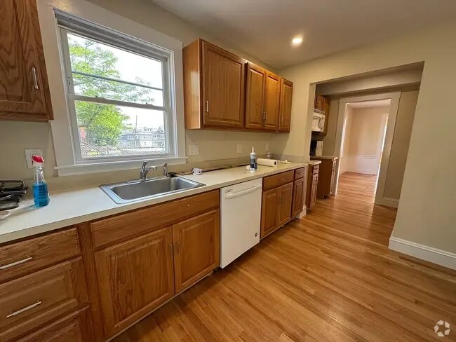Building Photo - 74 Brock St Unit 1 Rental