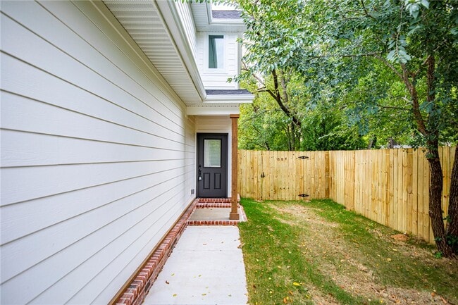 Photo - 715 N Mt Olive St