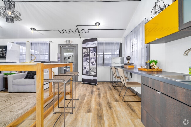 Business Center - The Row