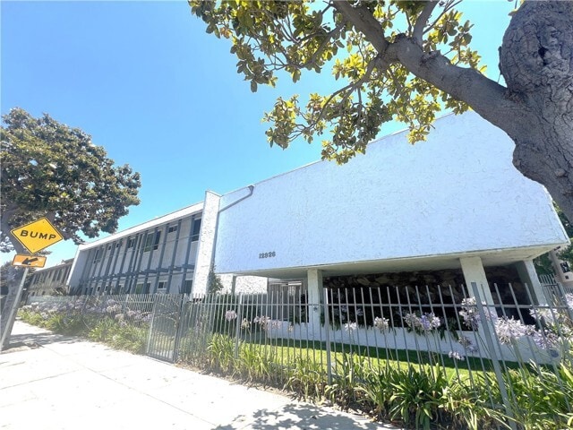 Building Photo - 12926 Doty Ave Unit 10