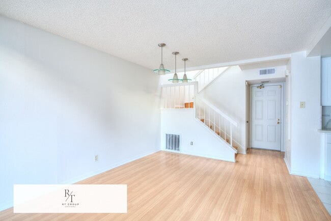 Photo - 15748 Tetley St