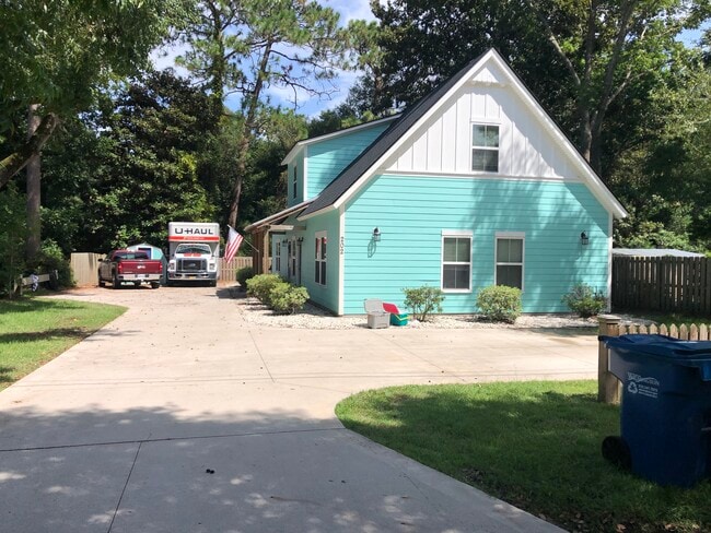 Large paved driveway - 202 Dixie Ave