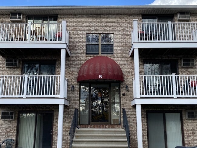 Building Photo - 16 Kenmar Dr Unit 123