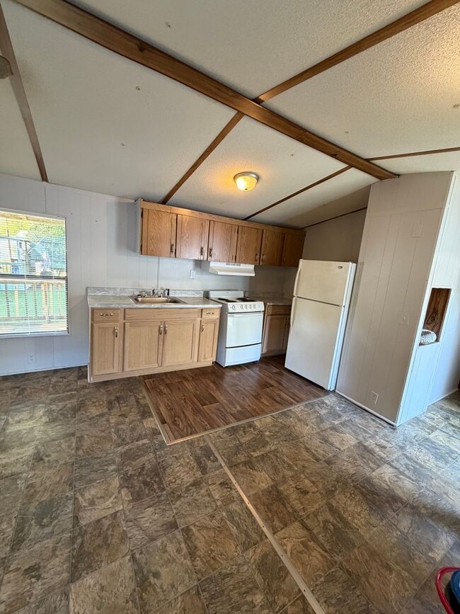 Building Photo - Francis- 707 MH Unit B-2