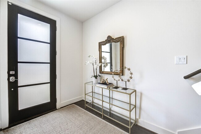 Photo - 1706 Alamo St