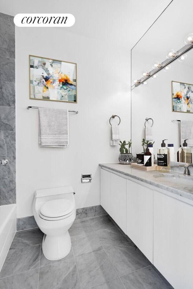 Photo - 45 E 25th St