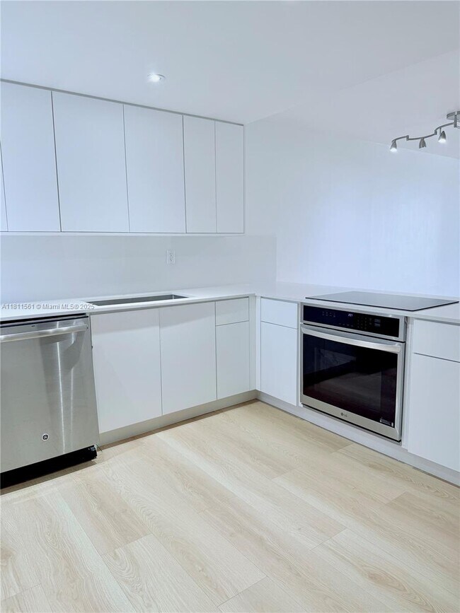 Photo - 1331 Lincoln Rd Condo Unit 502