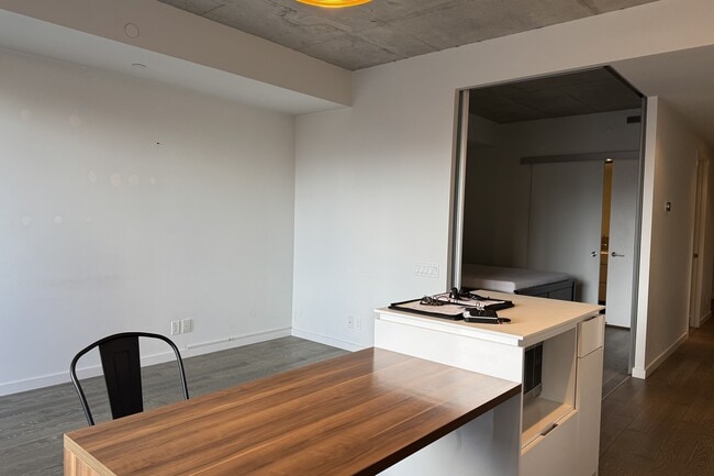 Photo - 383 Sorauren Ave Unit 312