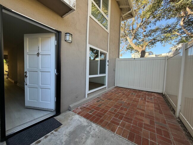 Spacious and clean - 1214 Rutland Rd Unit 1