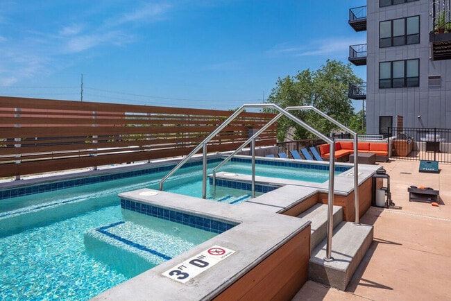 Photo - 1400 E Walnut St Unit SI ID1036793P