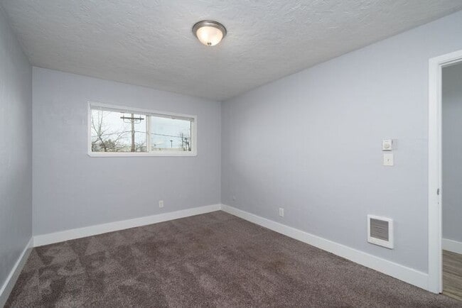 Photo - MOVE IN SPECIAL 1ST MONTH RENT FREE!! 2 bedroom unit!!