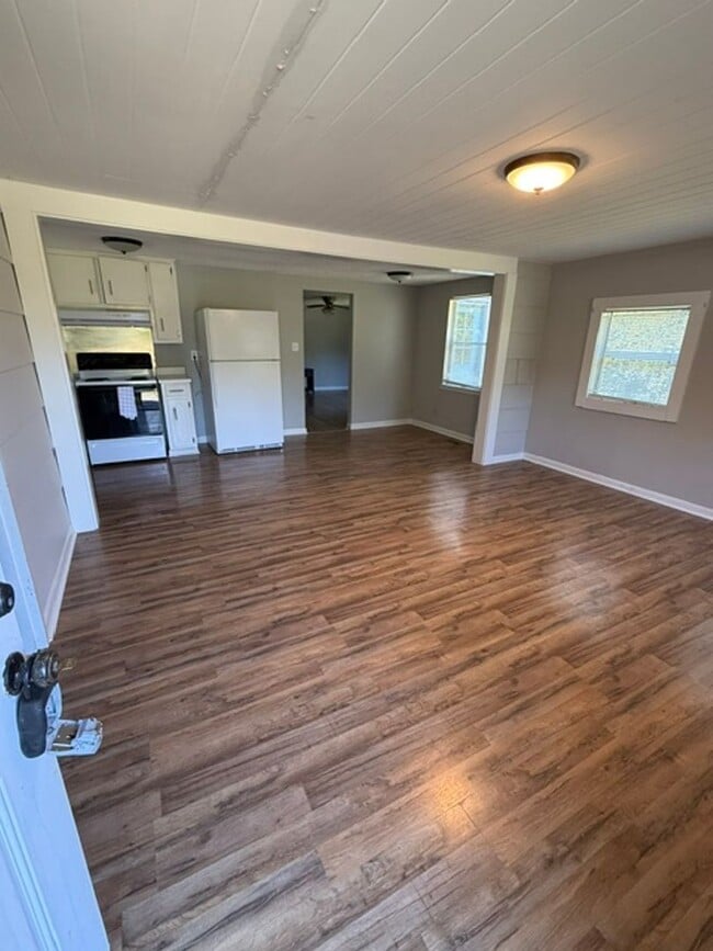 30 Henderson Rd