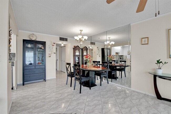 Photo - 4302 Martinique Cir Unit E2