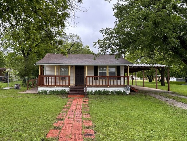 Building Photo - Cute 1 bed 1 bath home on a quiet street in the heart of Brownwood