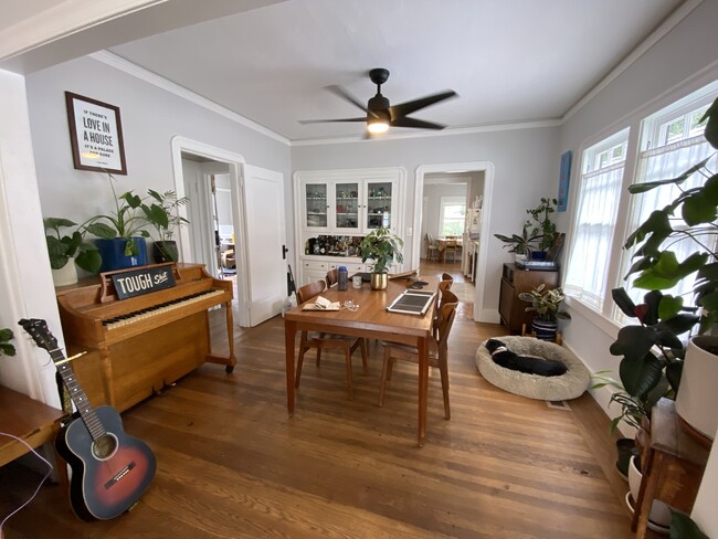 Photo - 3551 Lyon Ave