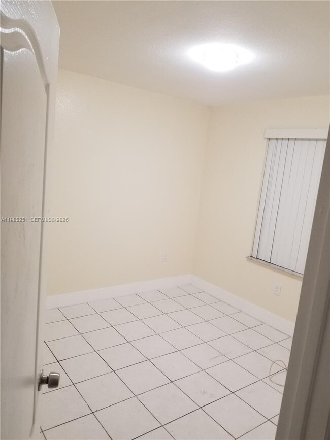 Photo - 170 NE 142nd St Unidad 3