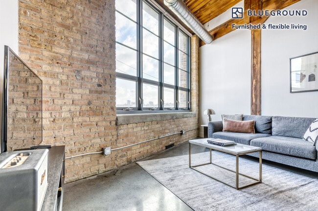 Building Photo - 2061 N Southport Ave Rental
