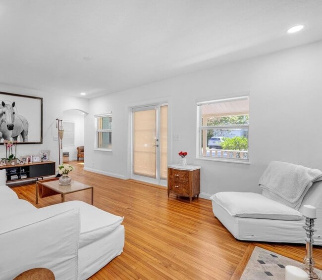 Photo - 1100 El Rado St