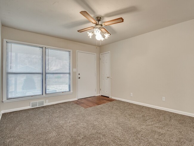 Photo - Beautiful Home Near Lake Hefner & Penn Squ...