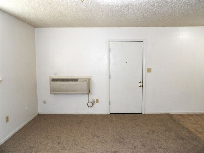 Photo - 6405 NW Oak Ave