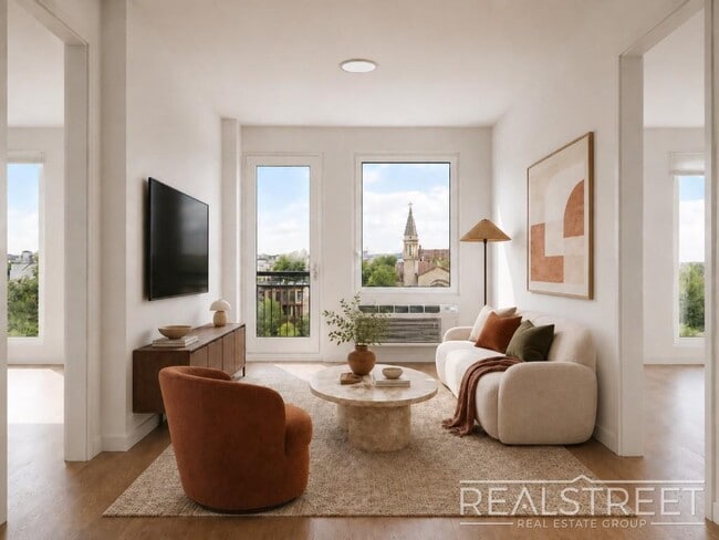 Building Photo - Three Bed Two Bath with Balcony! Unit 8B